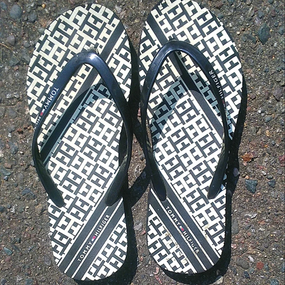 Flip Flops - Picture 1 of 2